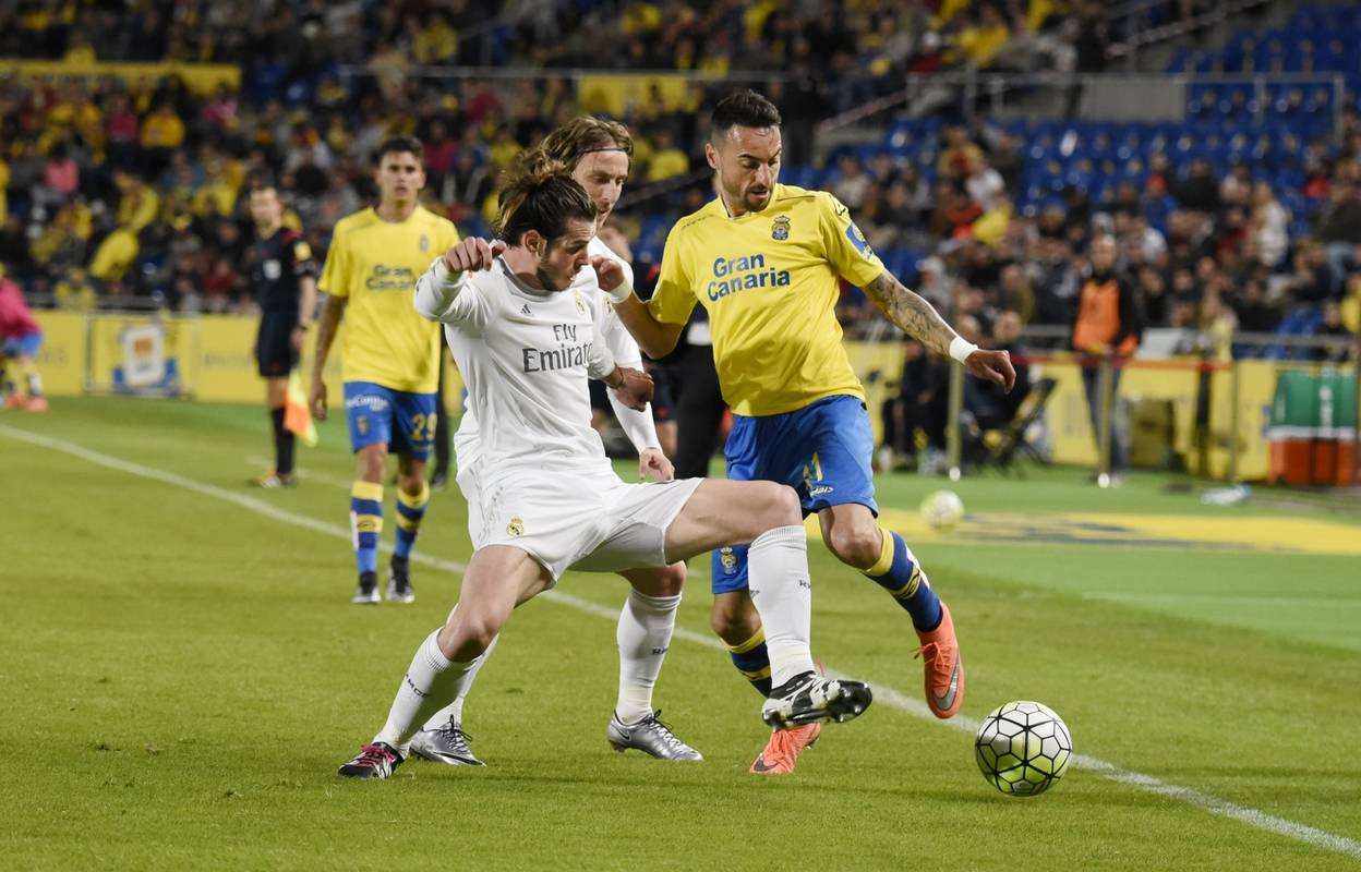 包含帕尔马主场不敌那不勒斯，遭遇失利的词条