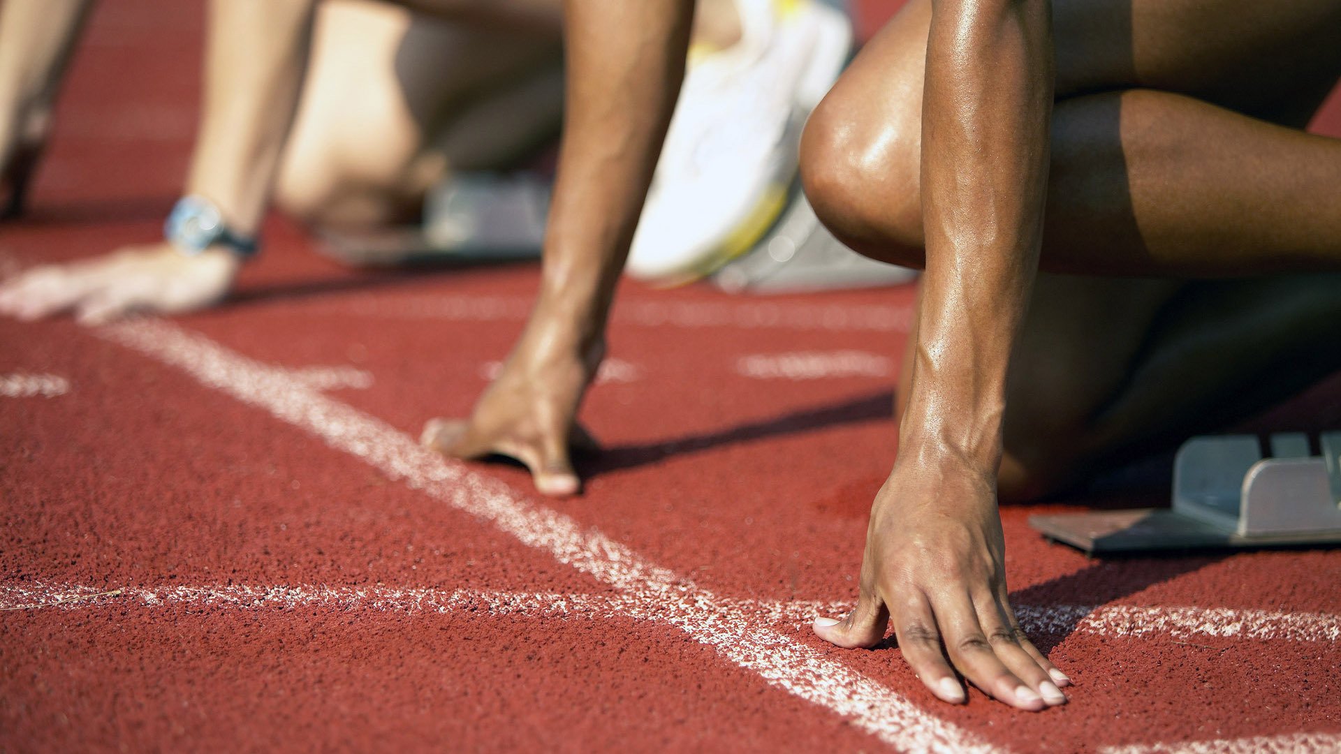 赛道上的新王，维斯塔潘驾驭迈凯伦轻取法拉利，点燃赛场激情